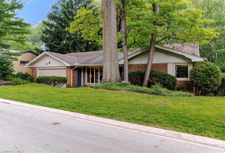 Property Photo:  787 Forest Glen Avenue  ON L7T 2L1 