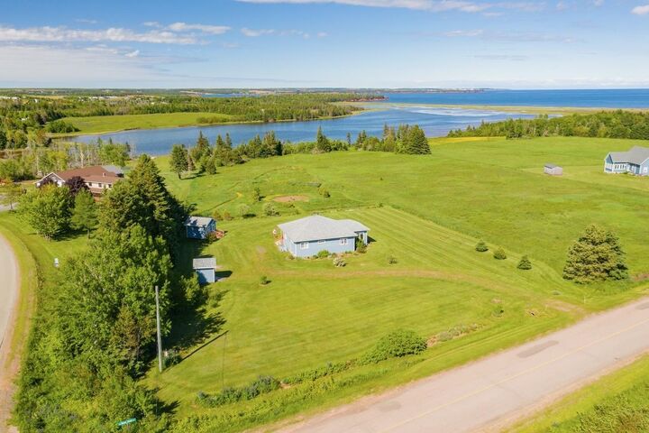 11 Howe Point Road — photo 1