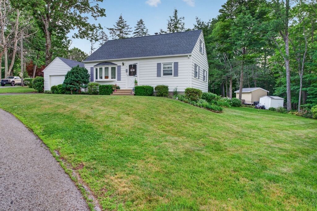 Property Photo:  11 King Street Ext  MA 01524 