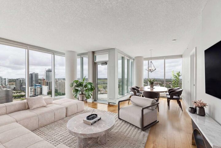 Property Photo: 433 11 Avenue SE 1901 AB T2G 0C7