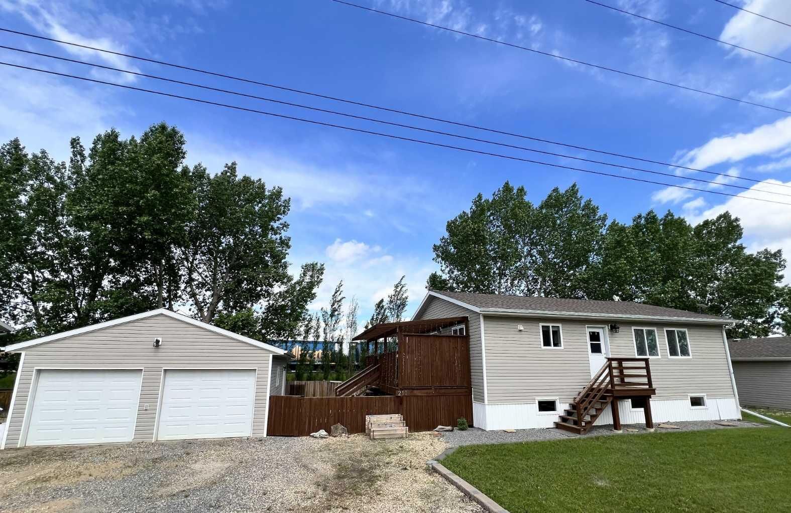 Property Photo:  210 Railway Avenue SW  AB T0B 2K0 