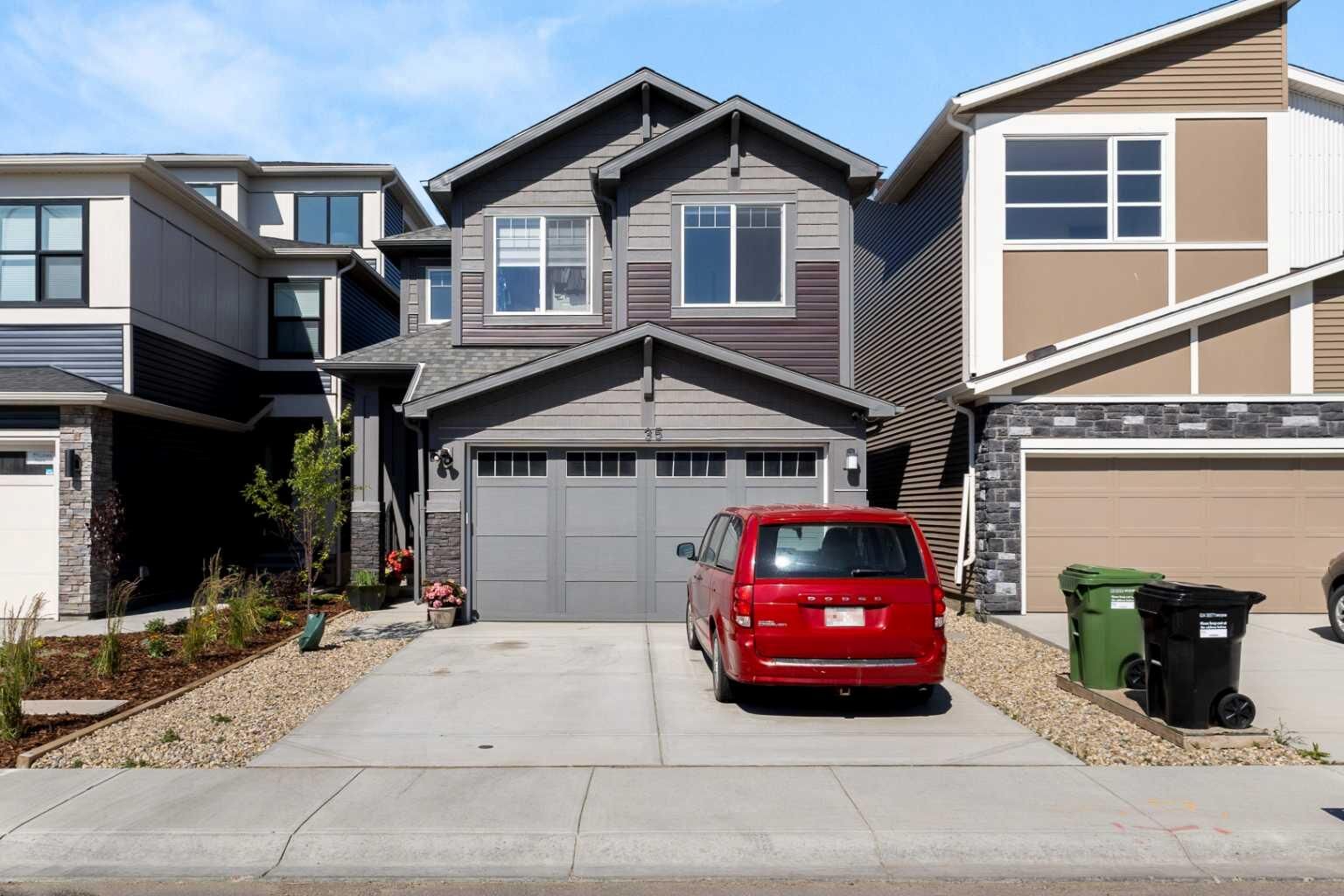 Property Photo:  35 Lucas Passage NW  AB T3P 2E3 