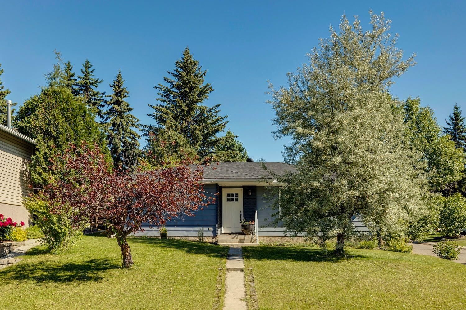 Property Photo:  716 Cantree Road SW  AB T2W 2L5 