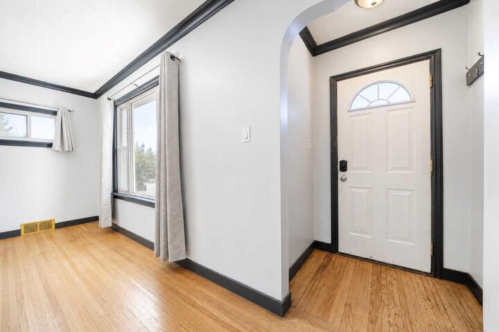 Property Photo:  20 6 Street SW  AB T1A 4H8 