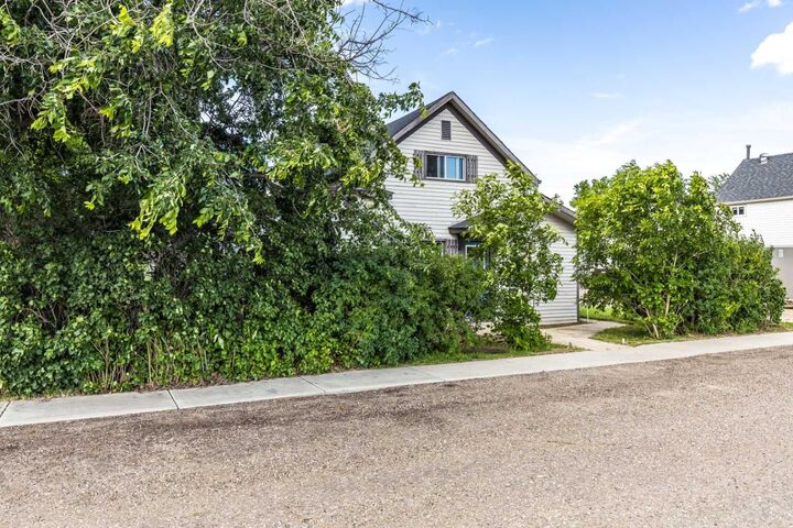 Property Photo: 80 Pacific Avenue AB T0J 1V0