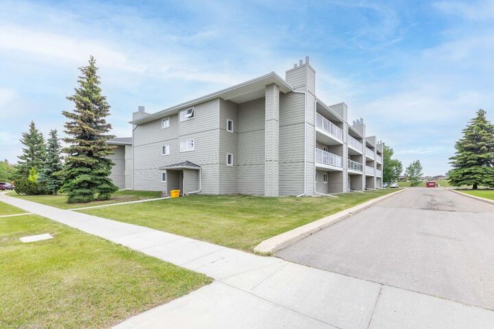 3007 57A Avenue 309 — photo 1