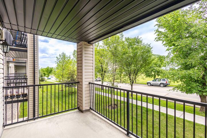 Property Photo: 8 Bridlecrest Drive SW 1223 AB T2Y 0H6