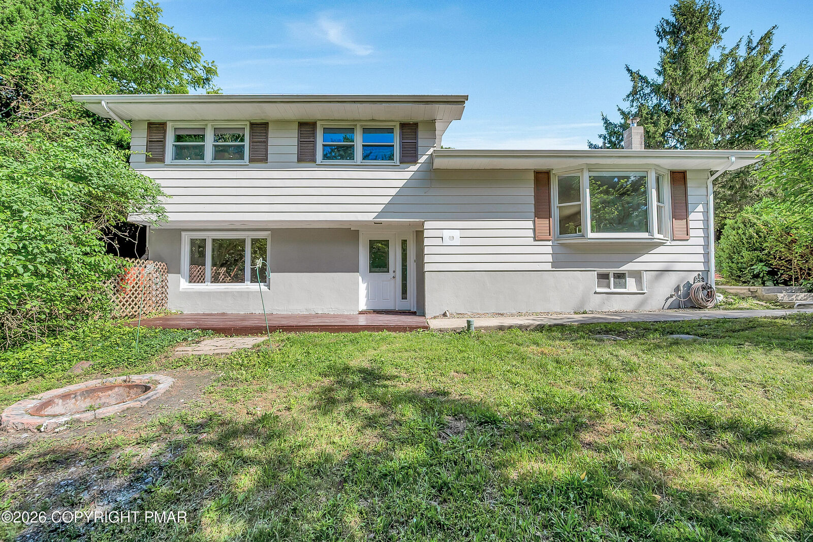 Property Photo:  1138 Hillside Avenue  PA 18353 