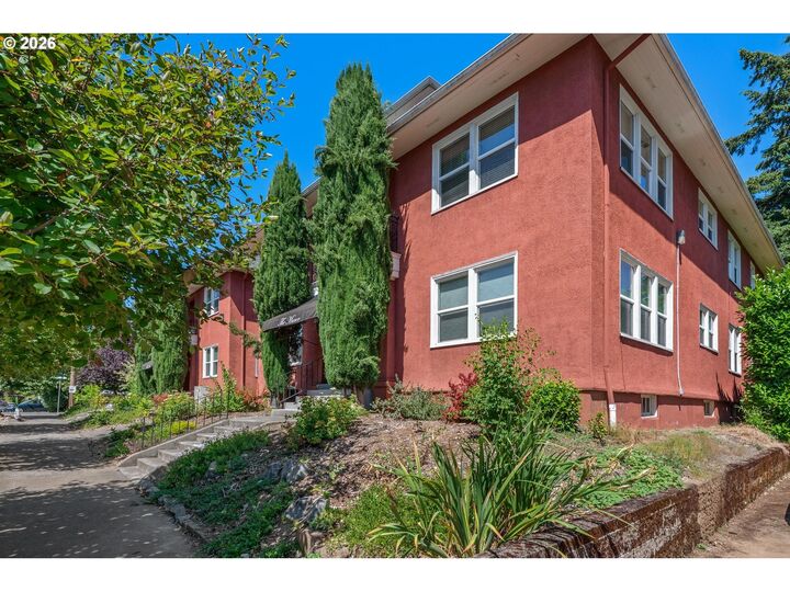 Property Photo:  1524 NE 26th Ave 4  OR 97232 