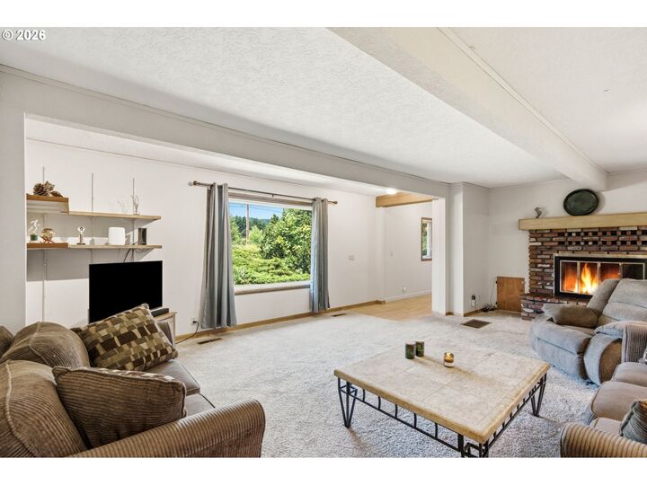 Property Photo: 1109 Country Club Rd OR 97031