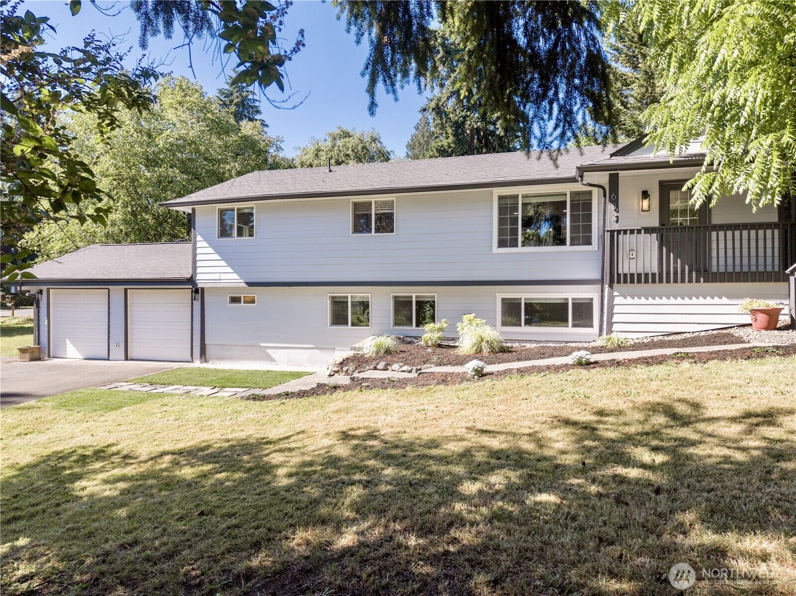 Property Photo:  607  244th Street SW  WA 98021 