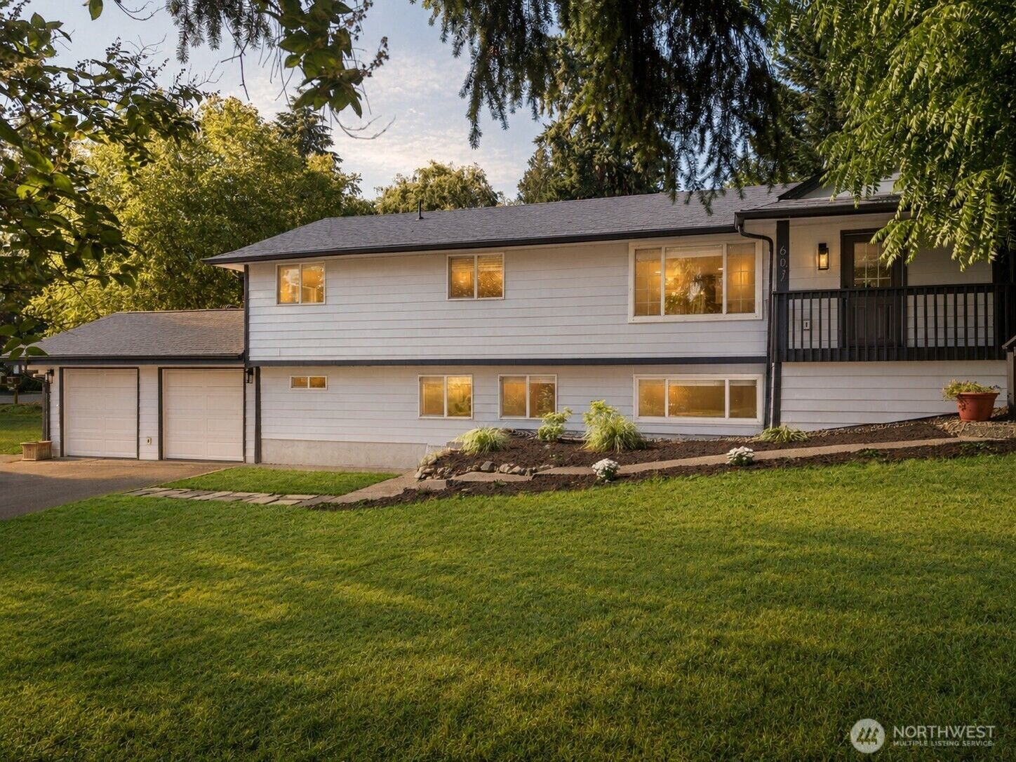 Property Photo: 607 244th Street SW WA 98021