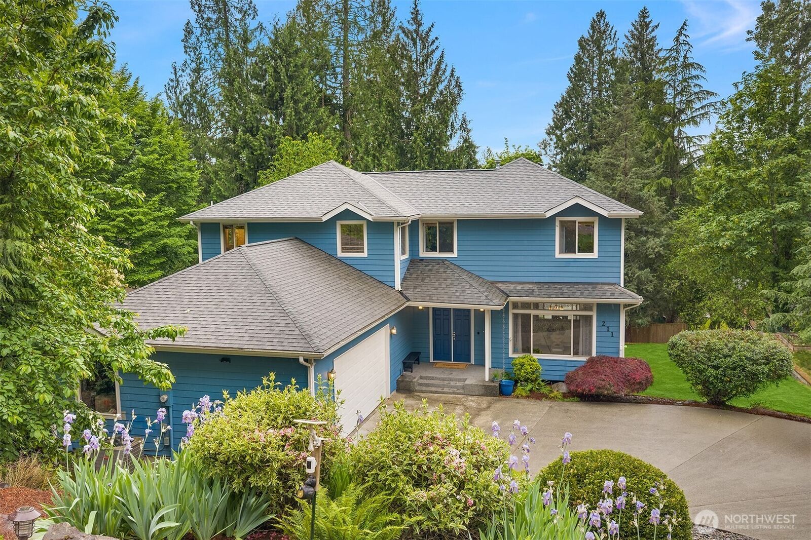 Property Photo:  211  210th Avenue NE  WA 98074 