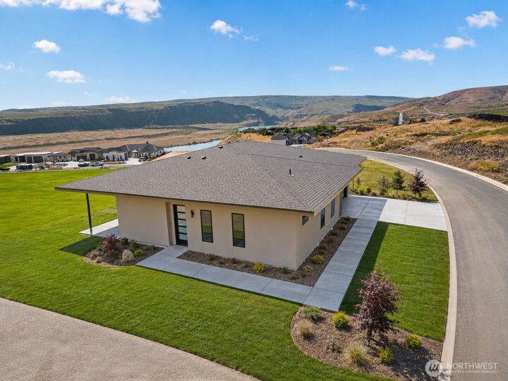Property Photo: 9604 Ridgeview Drive NW WA 98848