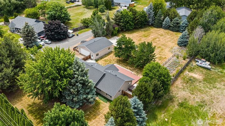 Property Photo:  611 E Kyllo Road  WA 98926 