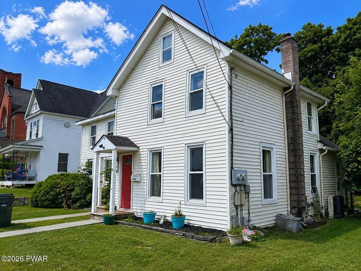 Property Photo:  302 Chestnut Avenue  PA 18428 