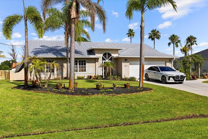 Property Photo:  160 NE Twylite Terrace  FL 34983 