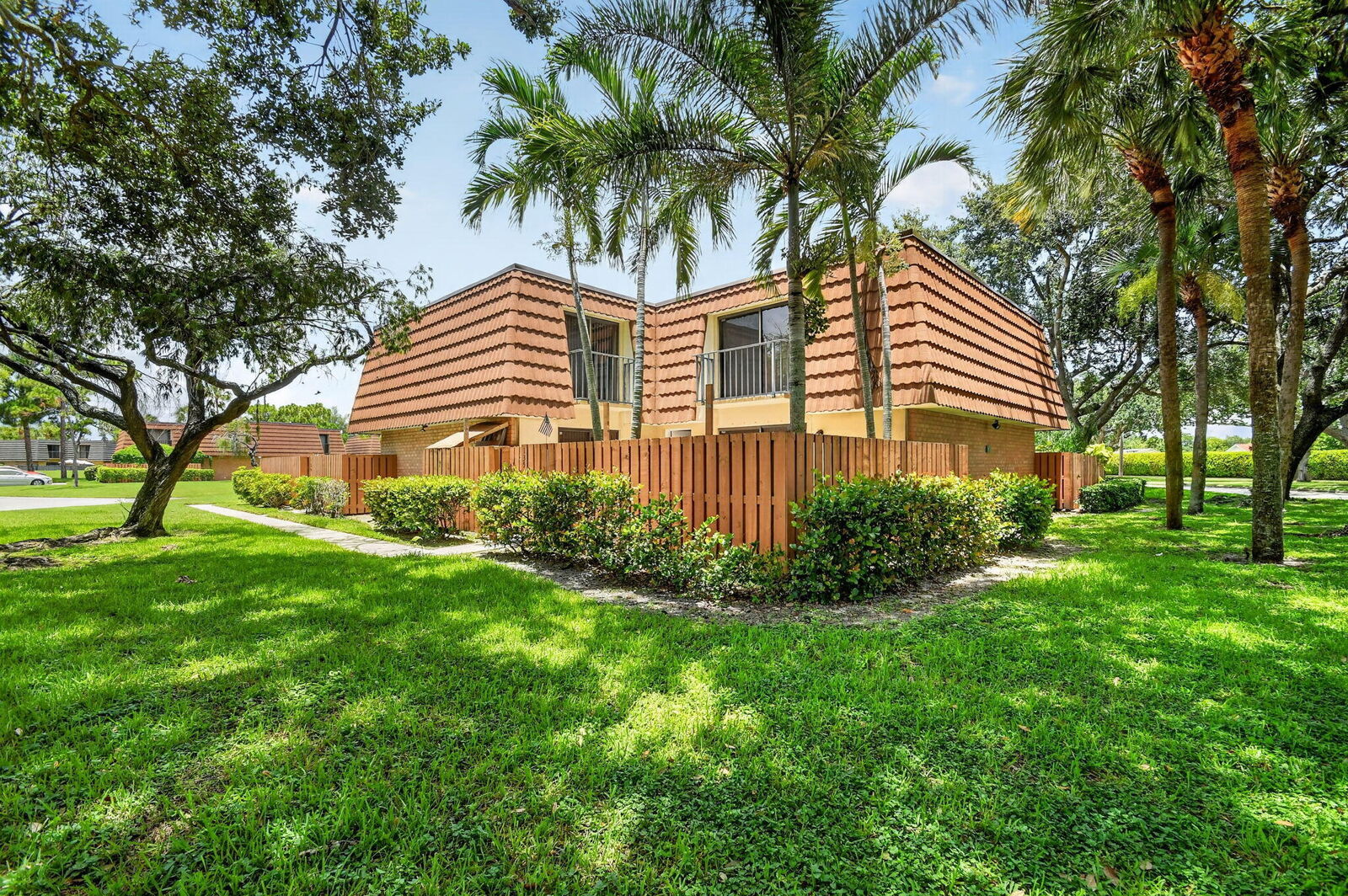 Property Photo:  135 Heritage Way  FL 33407 