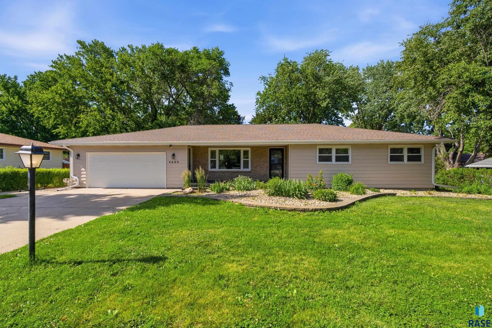 Property Photo:  4608 E 21st St  SD 57110-3731 