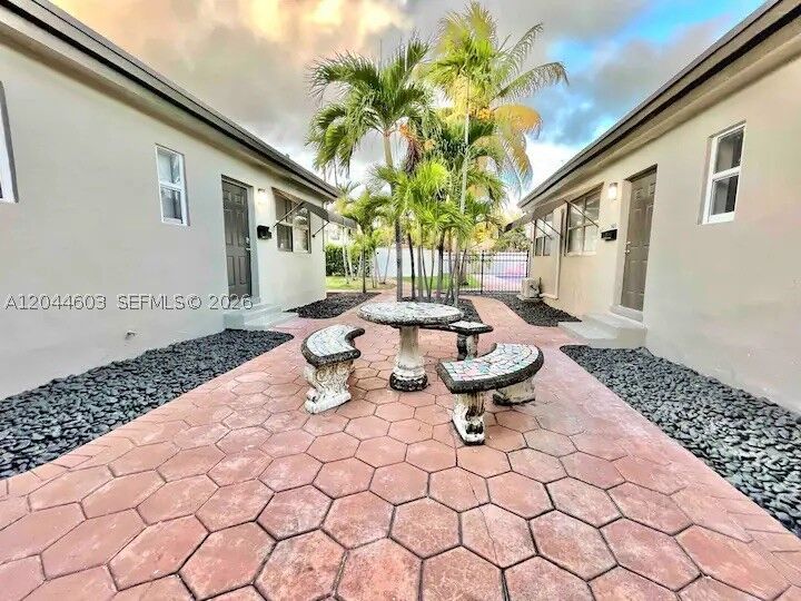Property Photo: 1925 Dewey St FL 33020