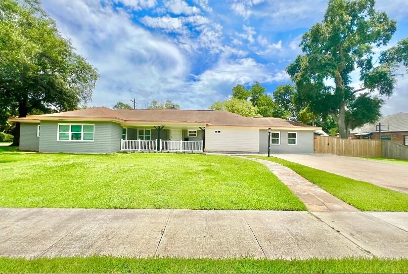 Property Photo: 4550 Sunken Court TX 77642