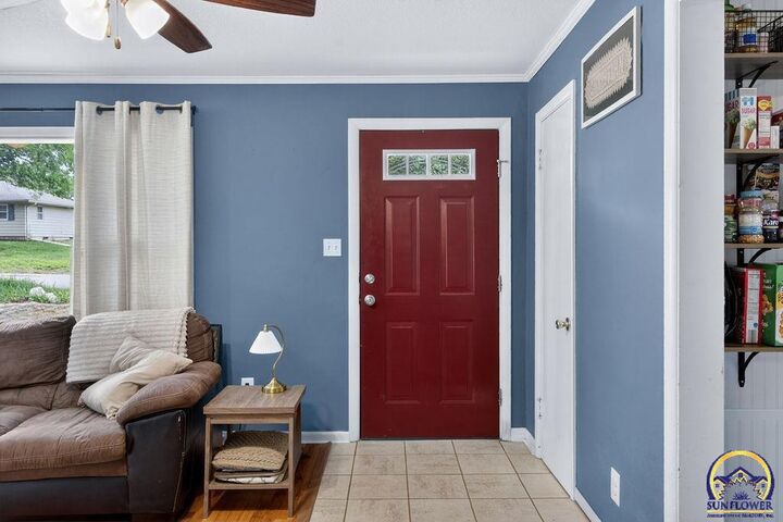 Property Photo:  1503 SW 29th Ter  KS 66611 