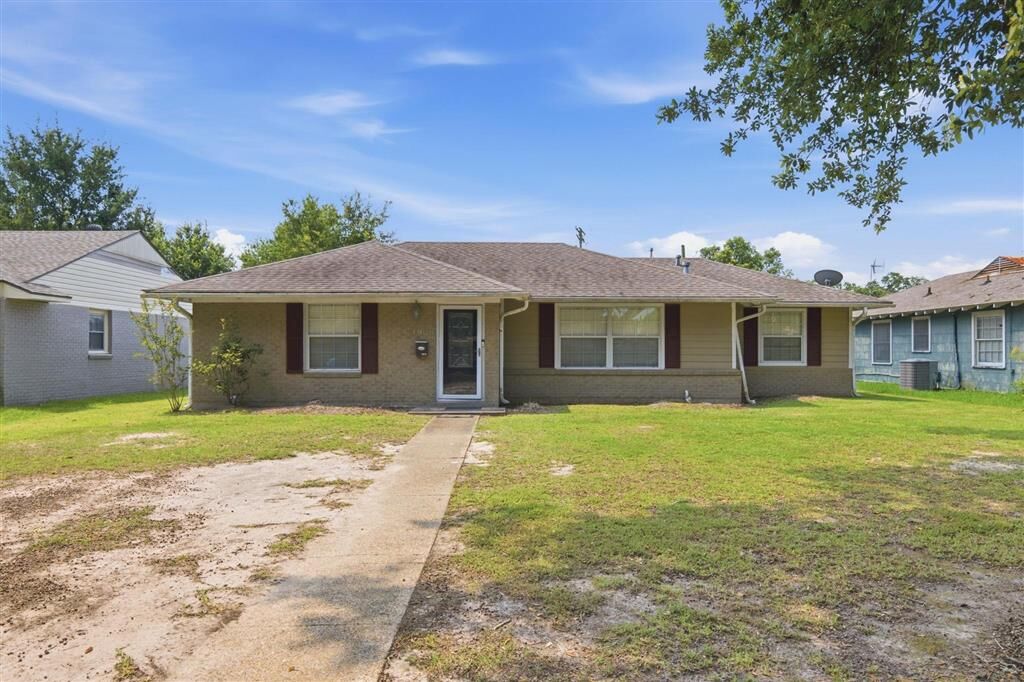 Property Photo:  1906 19th Street  LA 70601 