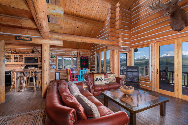 Property Photo:  988 Fox Dr  ID 83278 