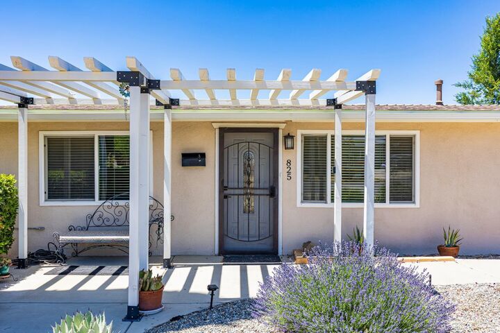Property Photo:  825 Aspen Drive  CA 93561 