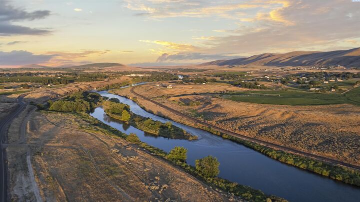 Property Photo: 16055 W Old Inland Empire Hwy WA 99320