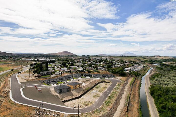 Property Photo:  814 Rio Vista Loop Lot41  WA 99352 