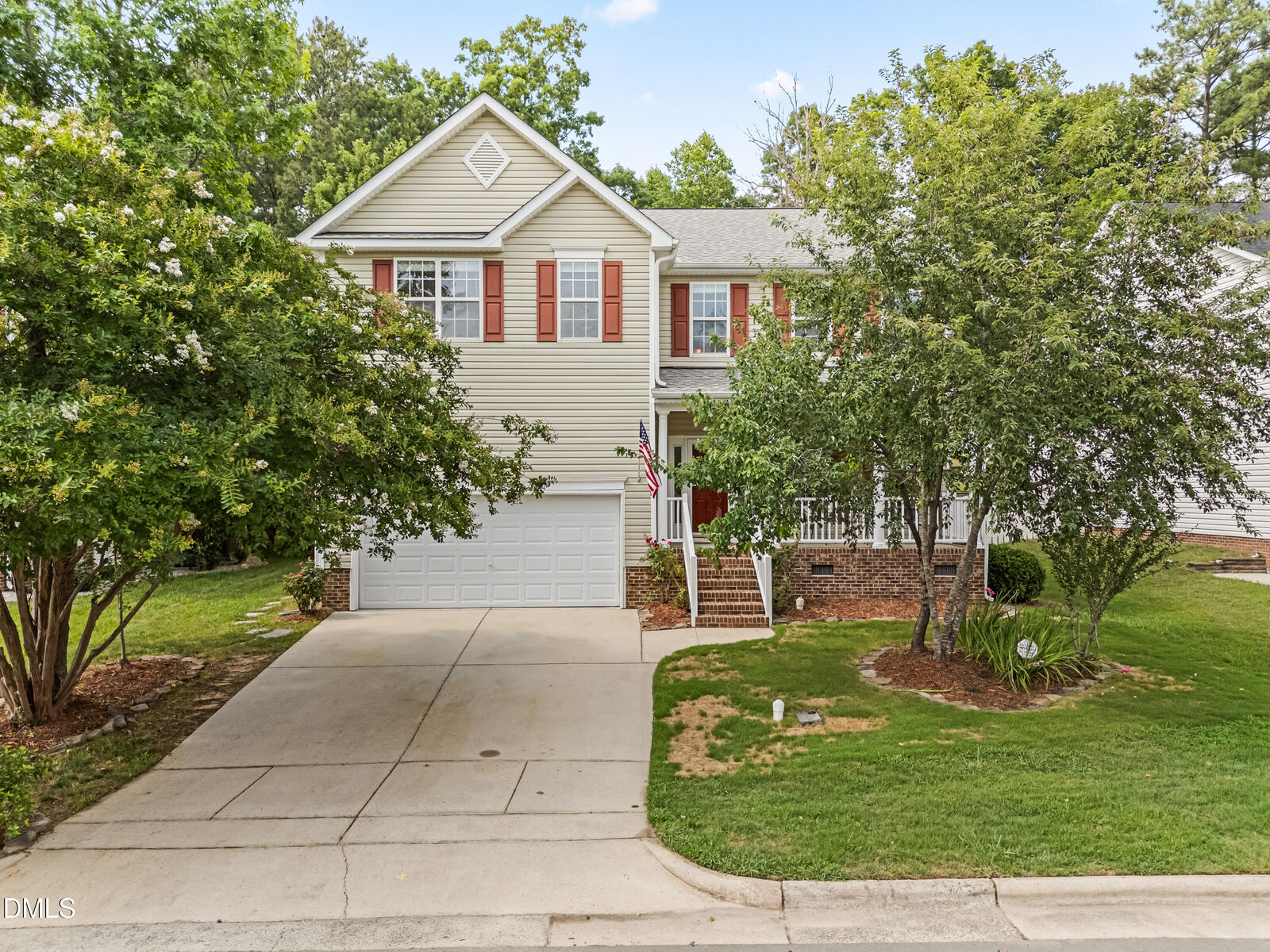 Property Photo: 1128 Woodlands Creek Way NC 27502