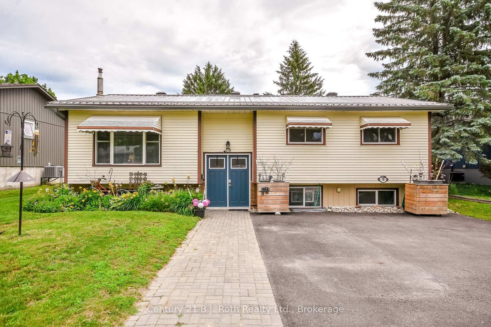 Property Photo:  38 Andrea Crescent  ON L3V 6W5 