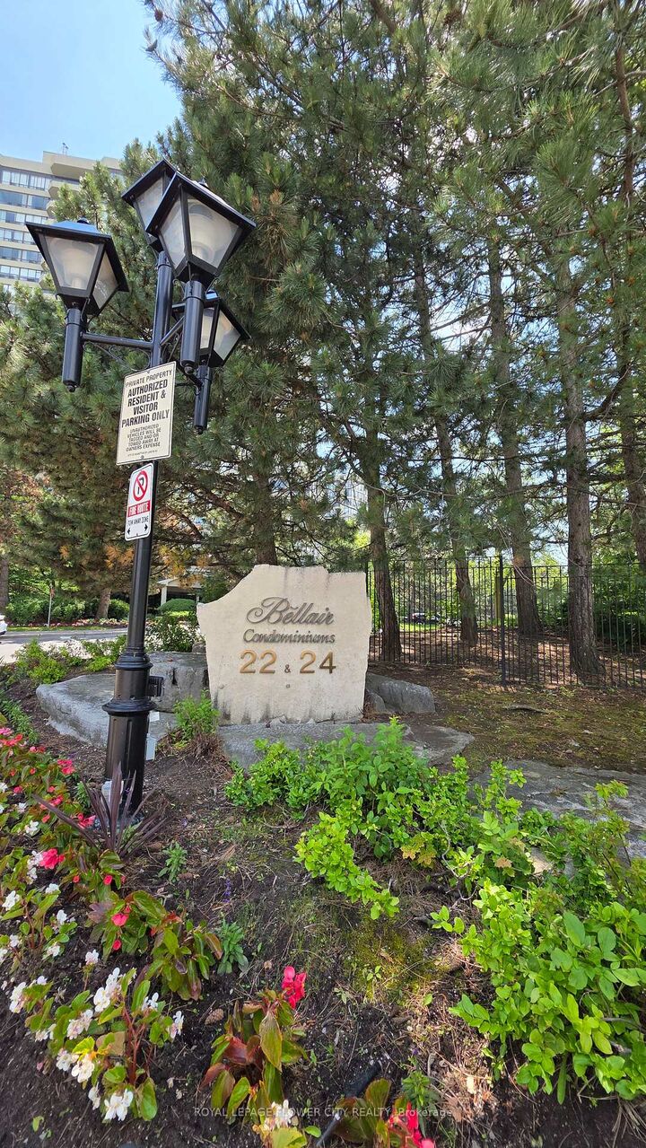 Property Photo: 24 Hanover Road 1408 ON L6S 5K8
