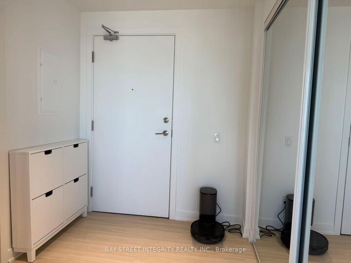 Property Photo:  8 Wellesley Street W 4616  ON M4Y 0J5 