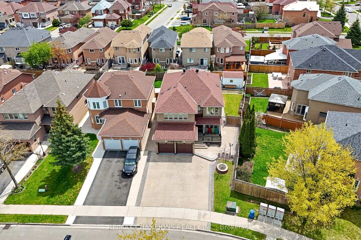 Property Photo: 3 Fiddleneck Crescent ON L6R 1R2
