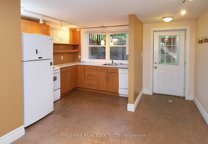Property Photo:  27 Rossmore Road W Lower  ON M6G 2M6 