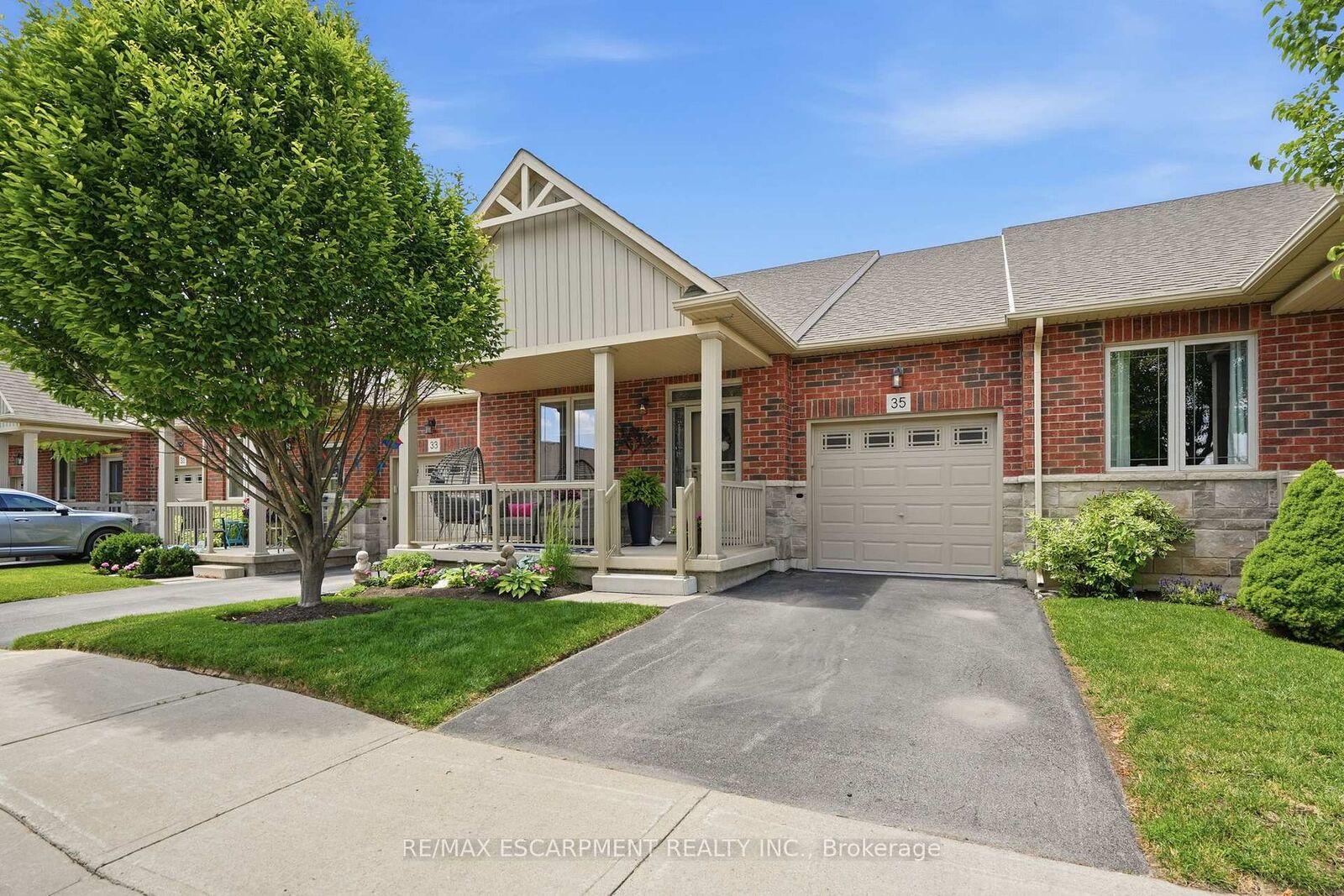 Property Photo:  35 Finton Lane  ON L0R 1C0 