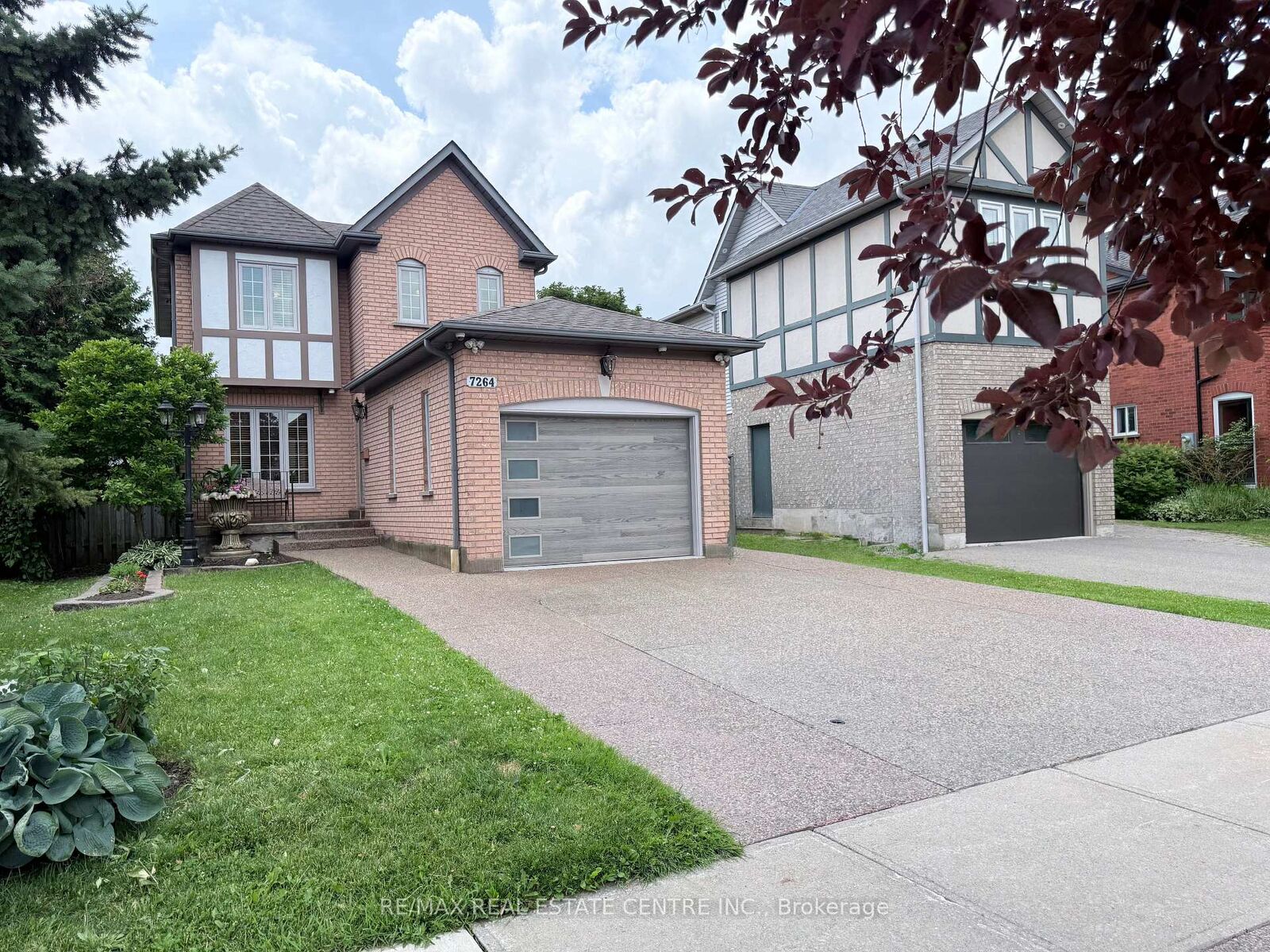 Property Photo: 7264 Seabreeze Drive ON L5N 6K7