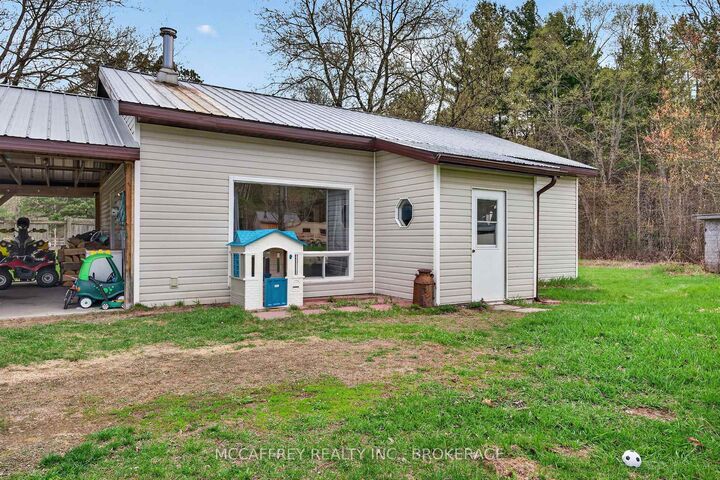 Property Photo: 14 Glastonbury Road ON K0H 2G0
