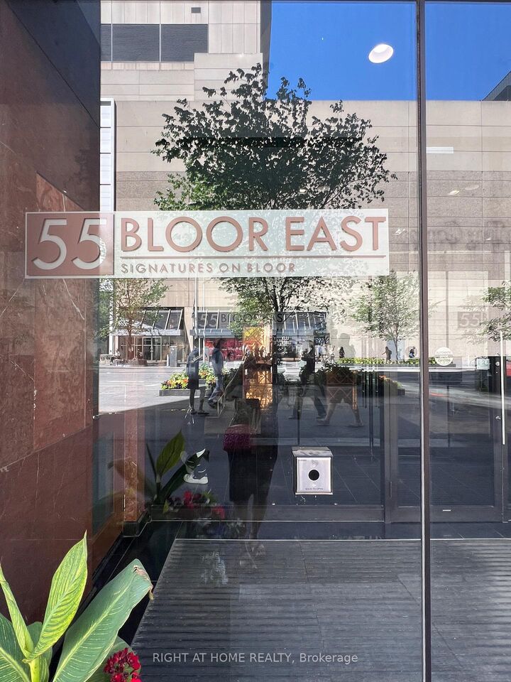 Property Photo:  55 Bloor Street E 1702  ON M4W 3W6 