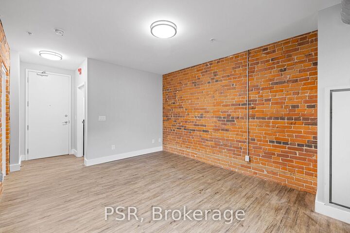 Property Photo:  2870 Dundas Street W 212  ON M6P 1Y8 