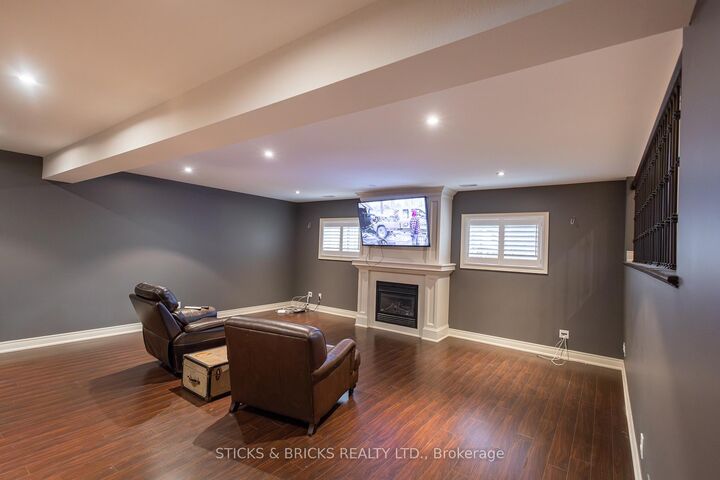 Property Photo: 6415 Christopher Crescent ON L2H 0B3