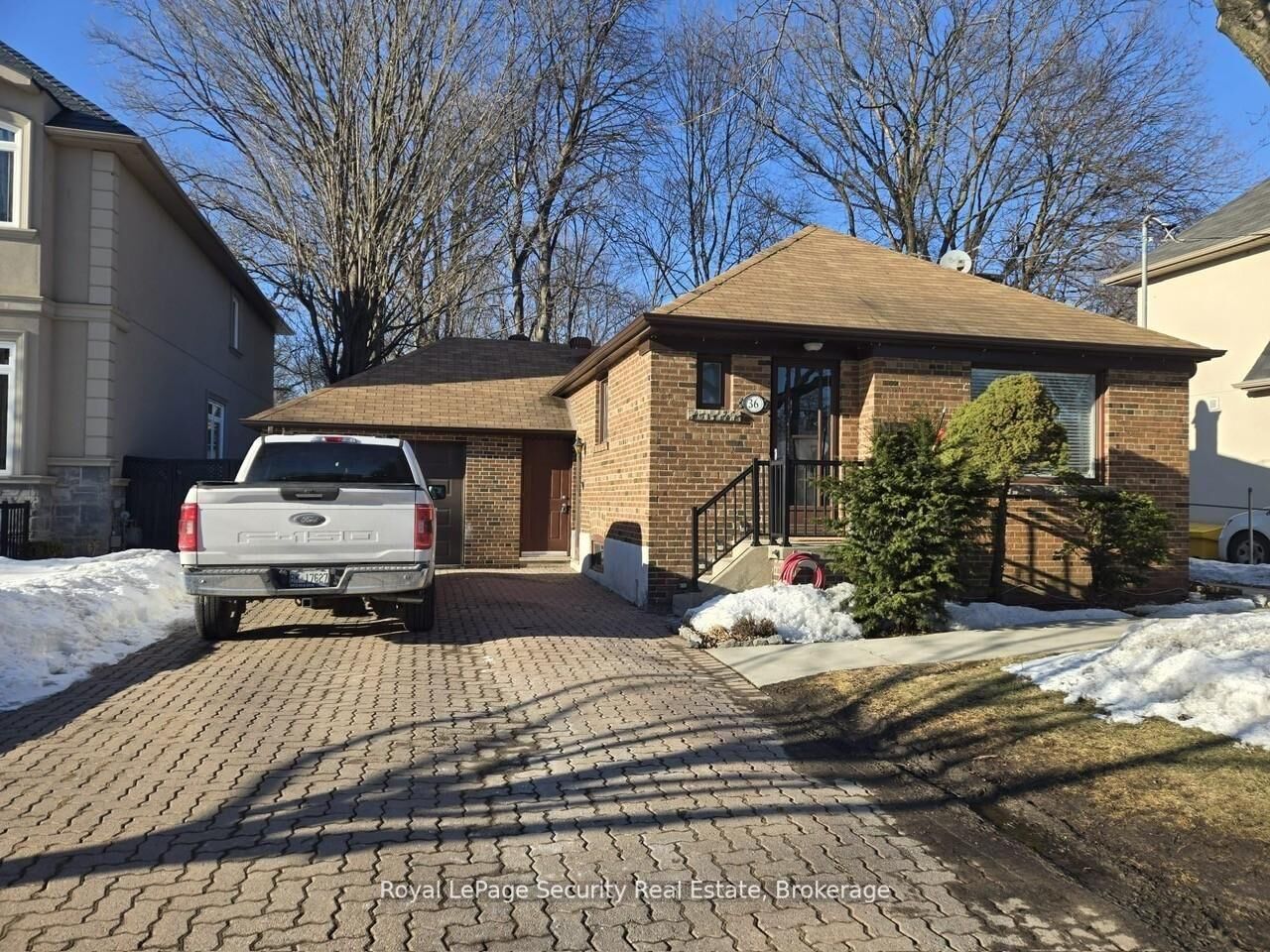 Property Photo:  36 Noranda Drive Upper  ON M6M 2X9 