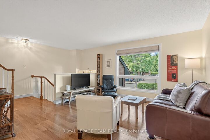 Property Photo: 402 Montfort Street 7 ON K1L 8G7