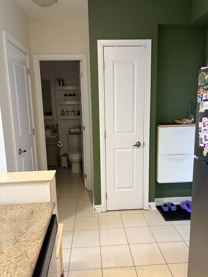Property Photo:  9201 Yonge Street Nw905  ON L4C 1H9 