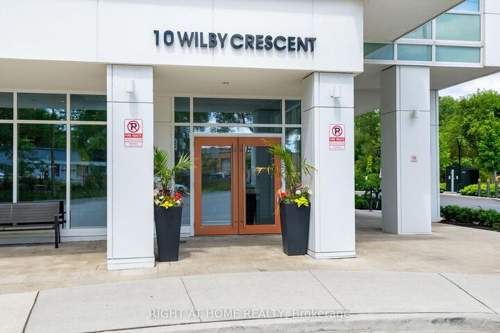 Property Photo: 10 Wilby Crescent 807 ON M9N 0B6