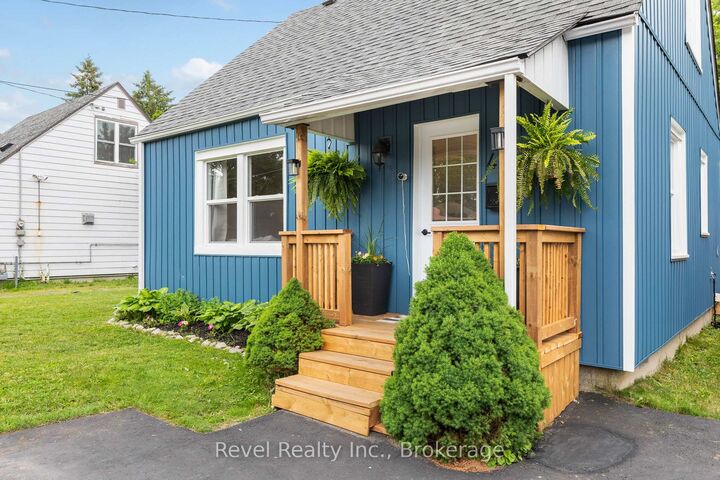 Property Photo:  41 Melbourne Street E  ON K9V 1X8 