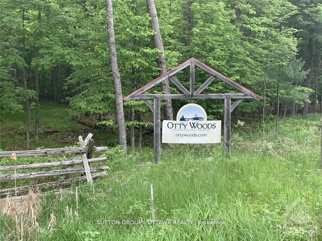 Property Photo:  2 Maple Bush Trail  ON K7H 3C7 