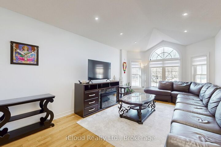 Property Photo:  197 Mapleton Avenue  ON L4N 8T5 